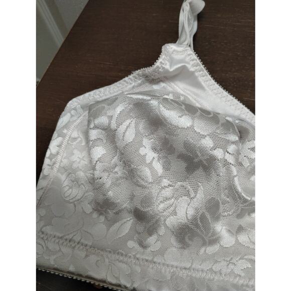 Bali 3372 Size 38DD White Satiny Double Support Spa Closure Lace Wireless Bra - Picture 4 of 5